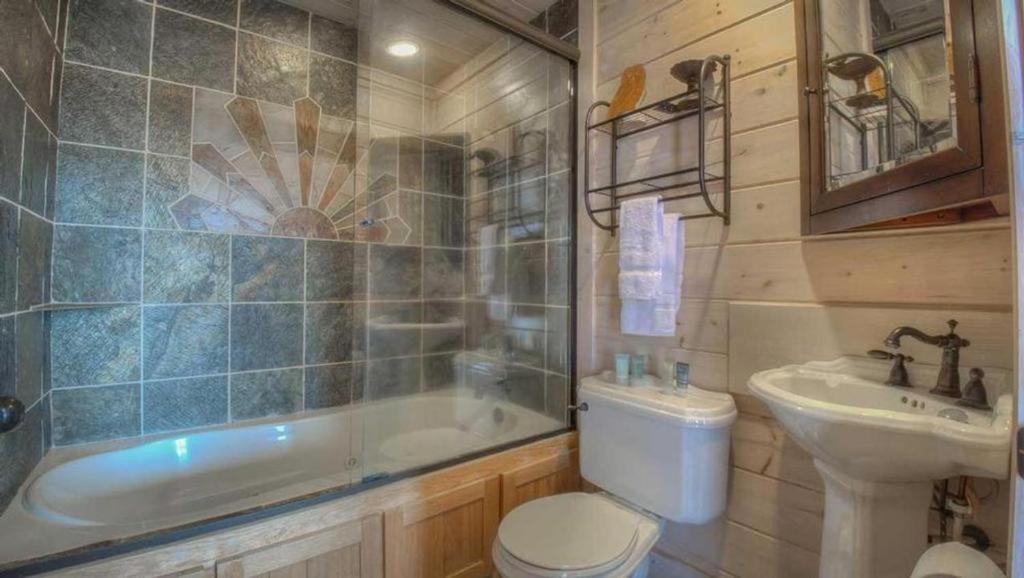 Вилла Champagne Chalet - Cuddleup Morganton Экстерьер фото